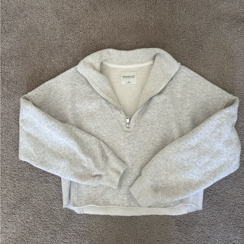 Abercrombie & Fitch Quarter-Zip Heather Gray Cropped Sweatshirt